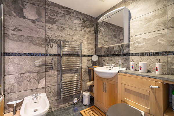 Holiday Apartment In Coverack Bathroom