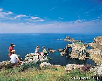 WALKING IN CORNWALL - Lands End