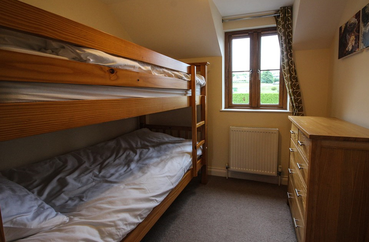 Gardenia Cottage near Rock - Bedroom