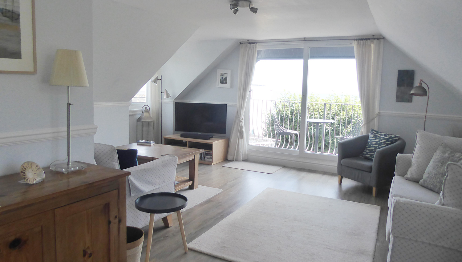Highwood Lounge with Views over the beach - Holidays in Looe Cornwall