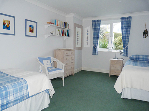 Highwood Twin Bedroom - Holidays in Looe Cornwall