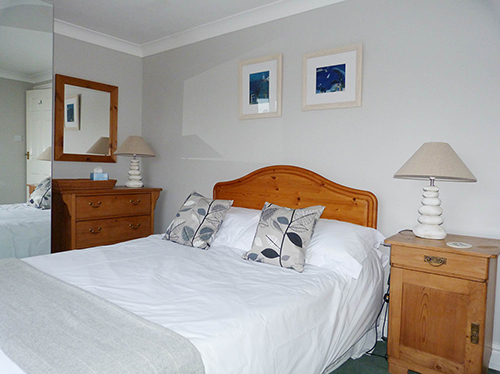 Highwood Double Bedroom - Holidays in Looe Cornwall