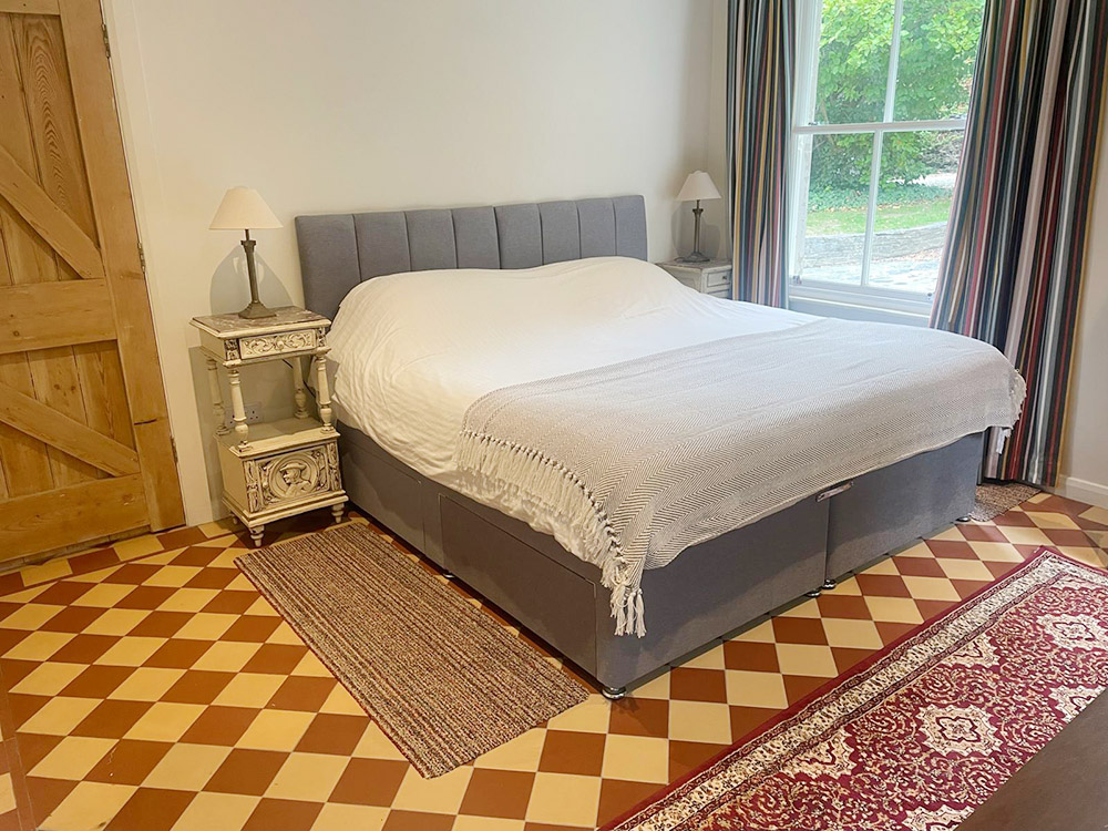 Ground floor en-suite Double/Twin Bedroom