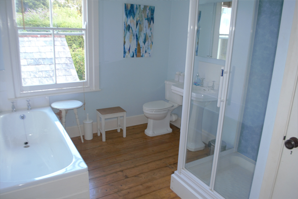 The Bathroom @ Linkside  Daymer Bay Holidays