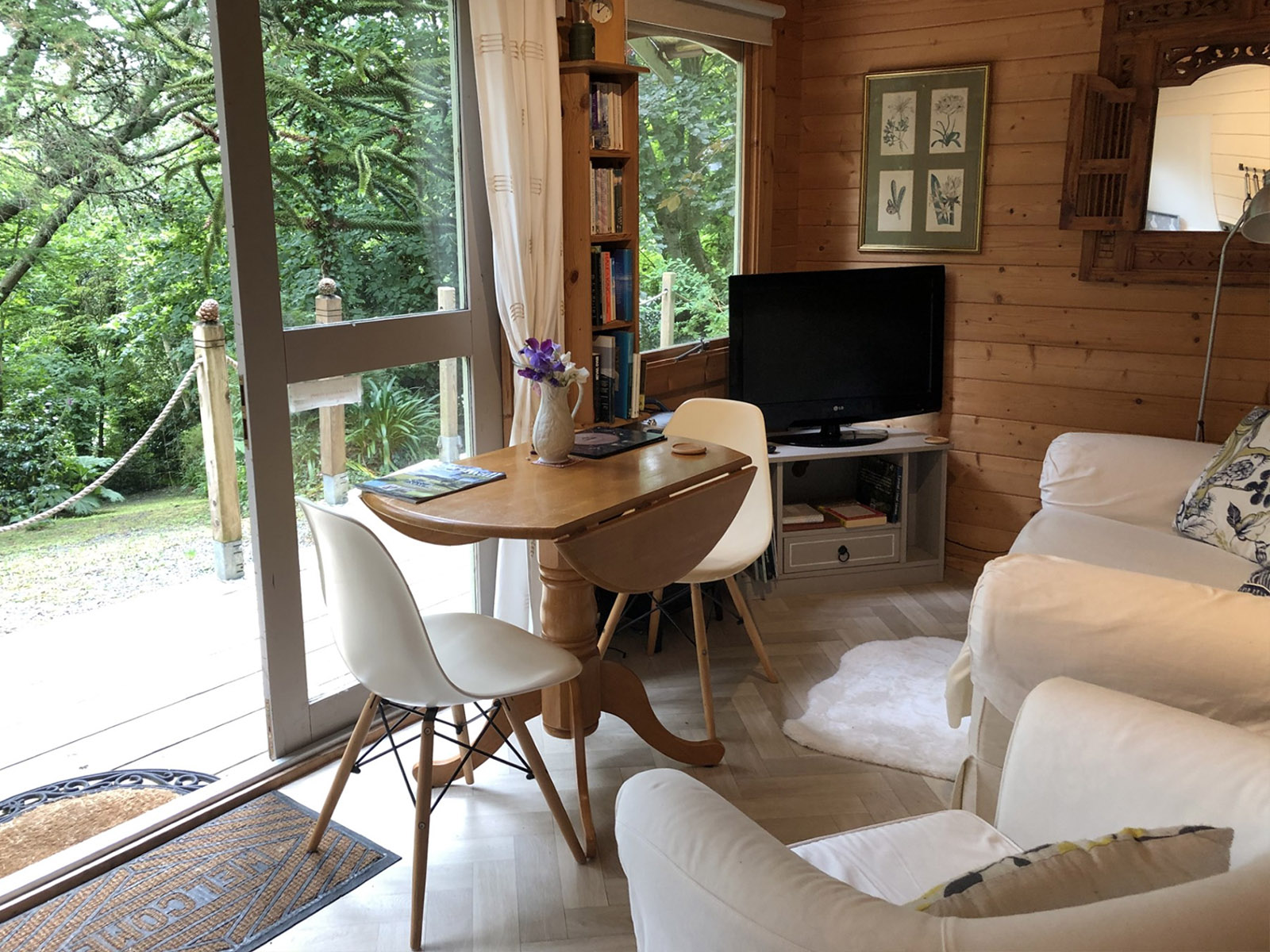 The Lounge @ The Cabin