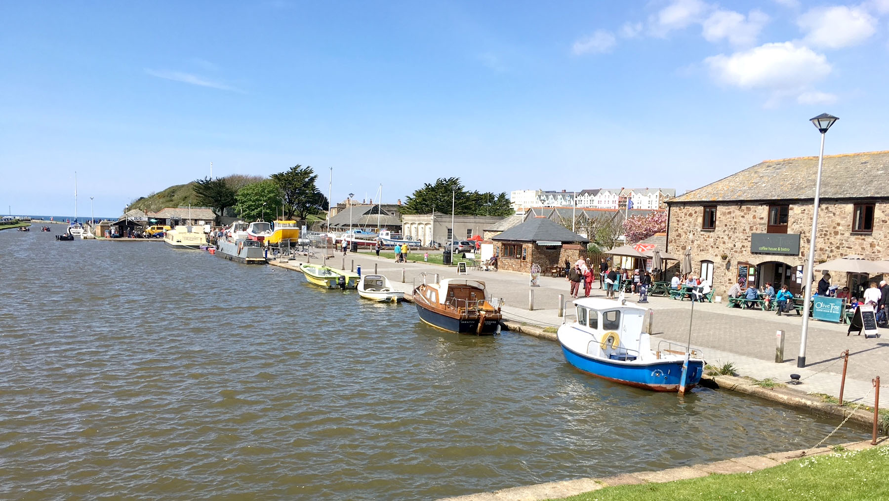 The Bude Canal beside the tidal sea lock gates and the Olive Tree caf&eacute;