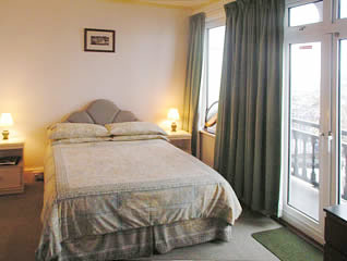 Room4 with stunning sea and coastal views Looe -Guest House