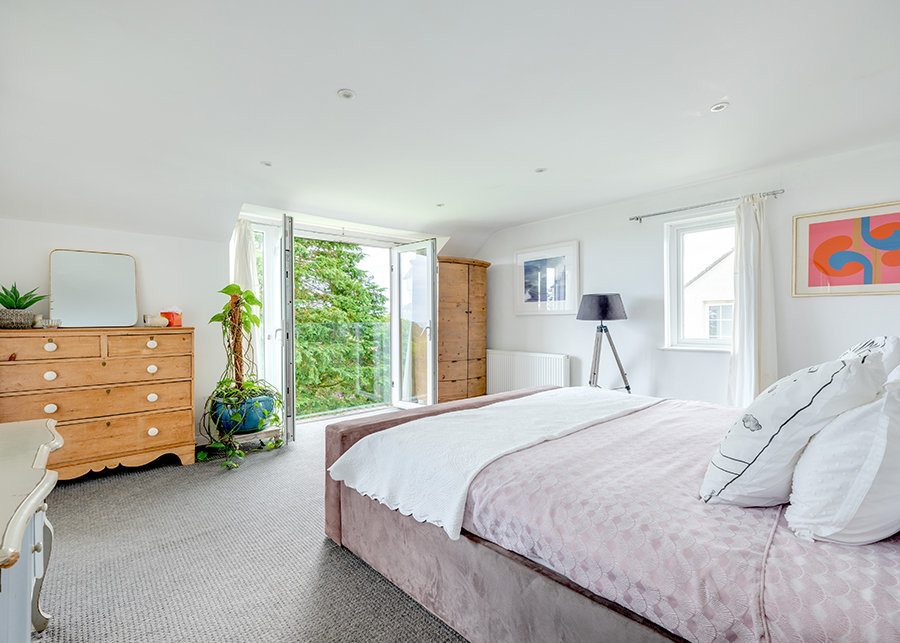 Master bedroom at Penmarie holiday Cottage with sea views near Port Isaac