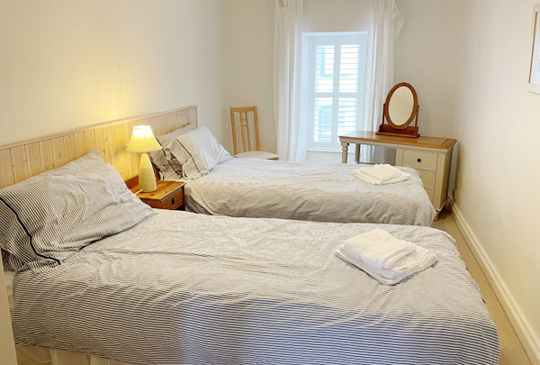 Twin Bedroom -Petra Apartment 1 Marazion