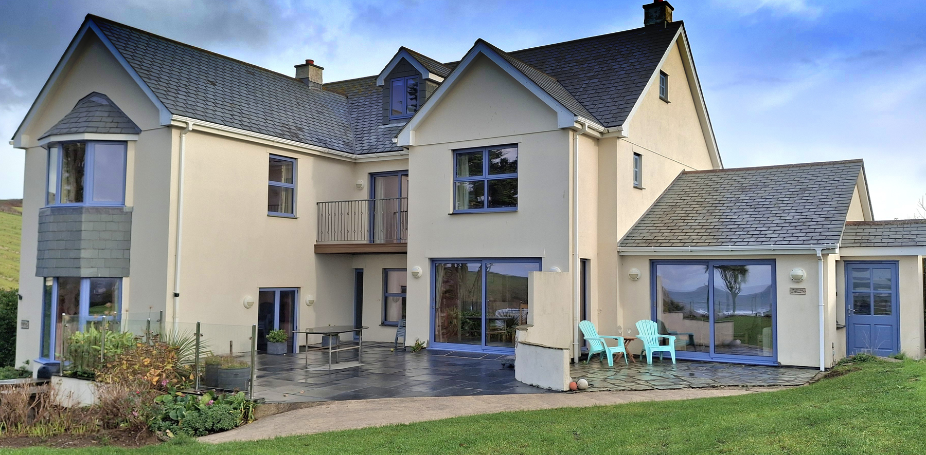  Trevone Bay Puffins Wing bedroom self-catering cottage romantic getaway for tw