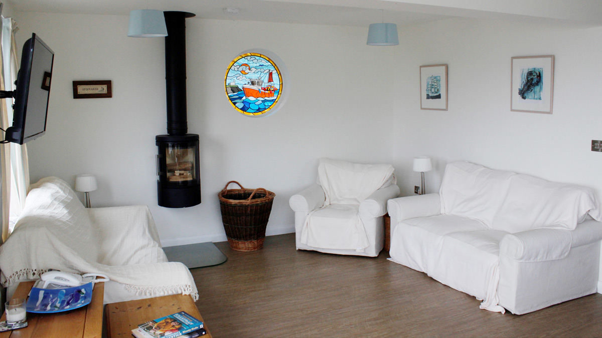 Spinnaker Holidays in Cadgwith Lounge 