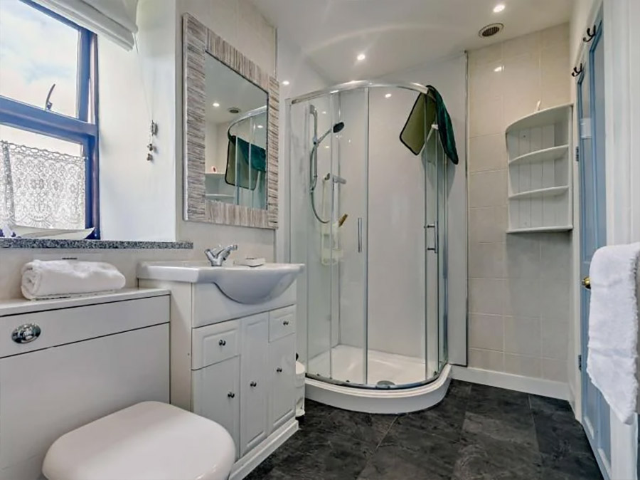 Bathroom at St Michaels farmhouse - Holiday Home in Cornwall Overlooking St Michael's Mount and Marazion