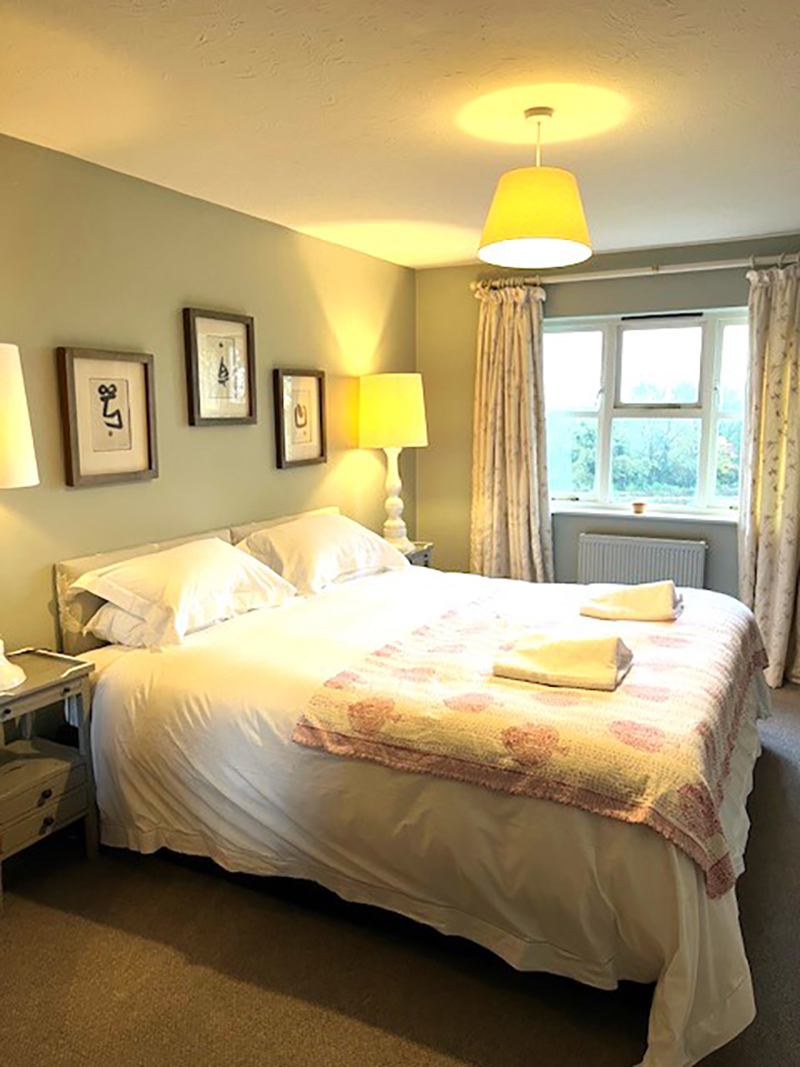 Hendra Emperor bed -  Holiday Cottages in Bude - Tamar Valley Cottages