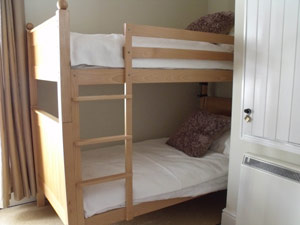 Twin Bedroom - Self-catering holidays in St Mawes