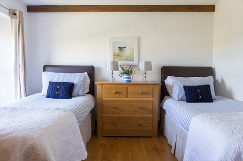 Holidays in Padstow @ Trevio Farmhouse 5 acres of meadows and stream - Twin bedroom