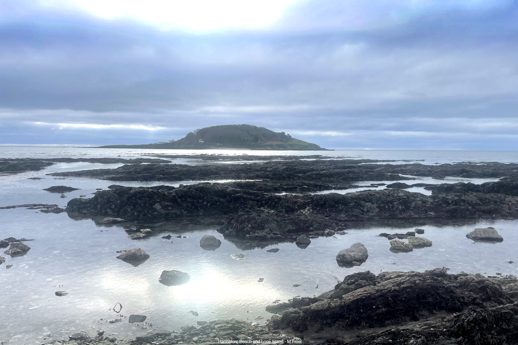 Hannafore Beach West Looe Cornwall shingle shore and rock ledges with Looe Island offshore - Cornwall family beach holidays