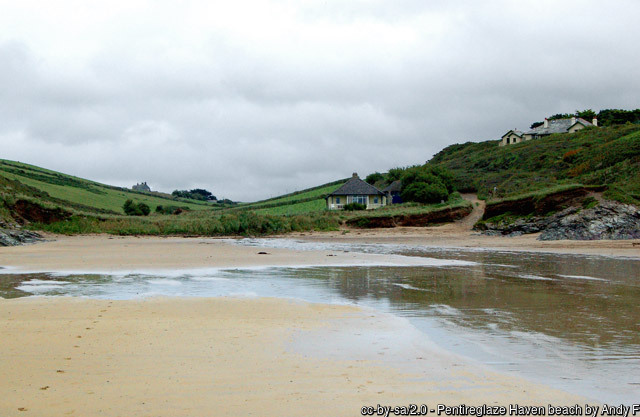 Pentireglaze Beach - Cornwall coastal walking holidays