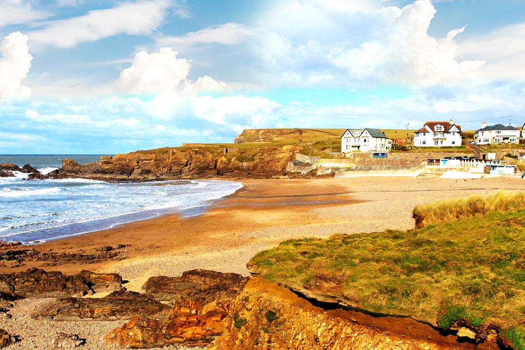 Crooklets Beach Surf in Bude, Cornwall – Geograph (CC BY-SA 2.0)