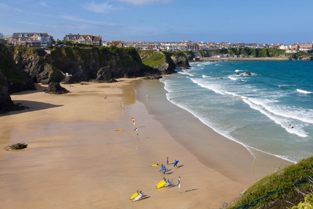 Newquay Great Western Beach surfing in Cornwall -  Geograph (CC BY-SA 2.0)