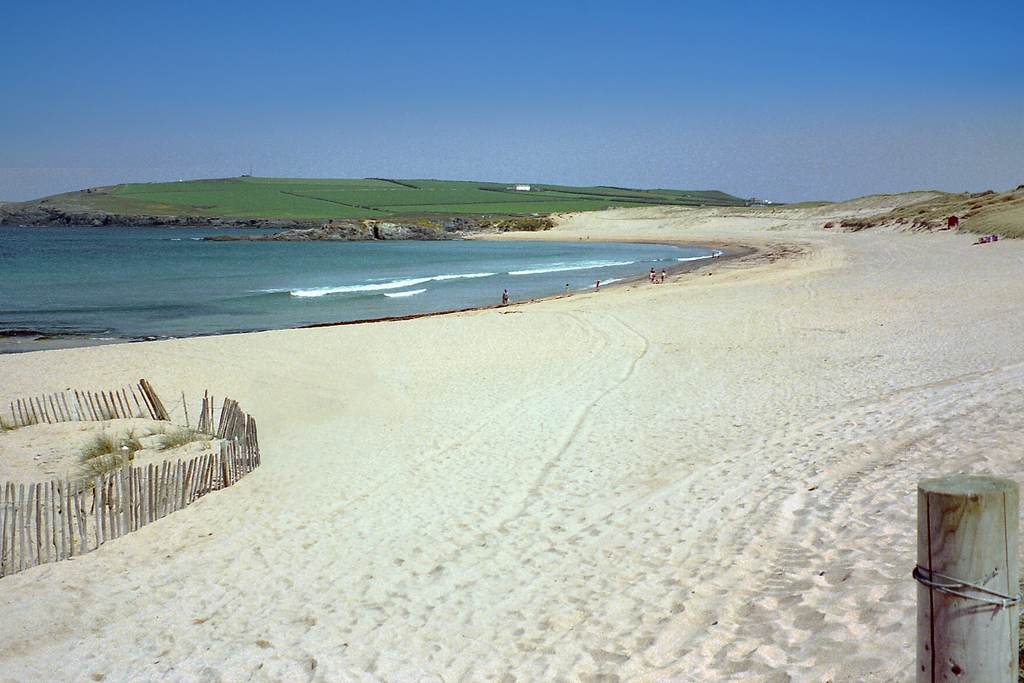 Constantine Bay surfing near Padstow - Robert Linsdell / Geograph (CC BY-SA 2.0)