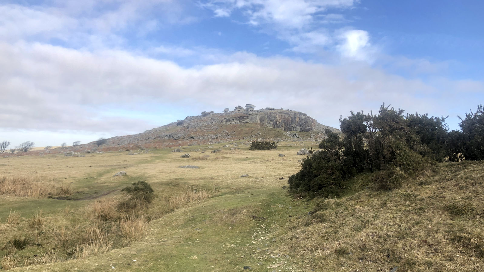 Approaching Stowe&rsquo;s Pound hillfort and Cheesewring Quarry from the Hurlers